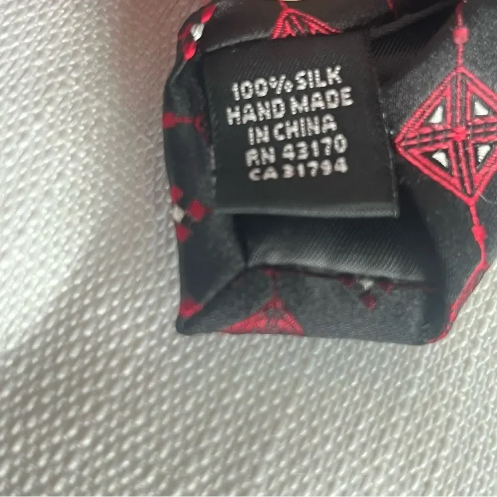 Vintage Alfani Silk Red Black Necktie Tie